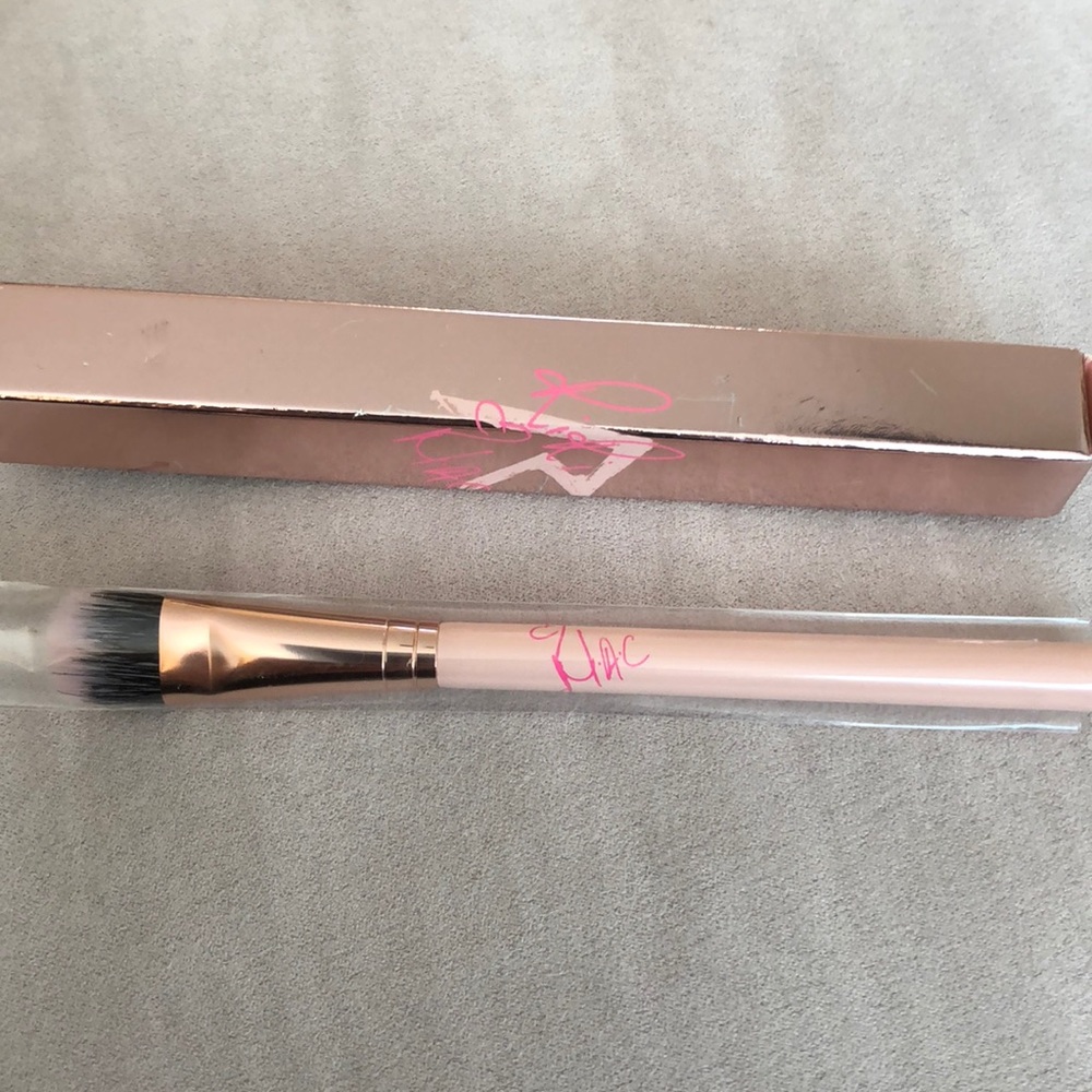 RiRi Hearts MAC 282SE Shader Brush LE